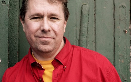 Alastair Reynolds ký hợp đồng 1 triệu bảng Anh 